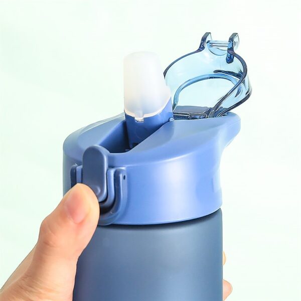 Empty Plastic Water Bottles - 画像 (3)
