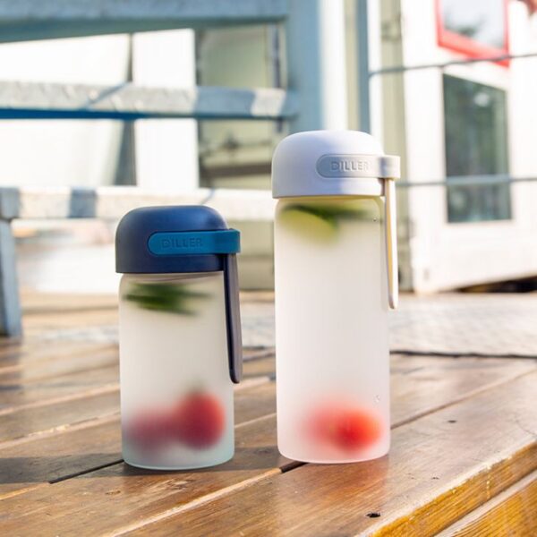 Glass Water Bottle With Rubber Grip - Imagen 4
