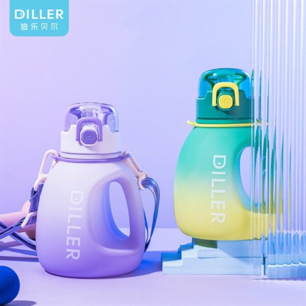 Botellas de agua de plástico con colores degradados