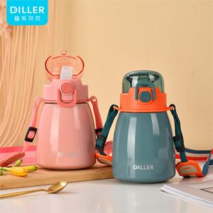 قارورة ماء معزولة بالقش
